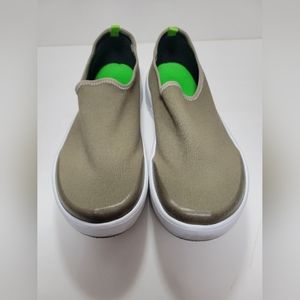 OOFOS Women's OOmg eeZee Low Recovery Shoe Size 9 Wide